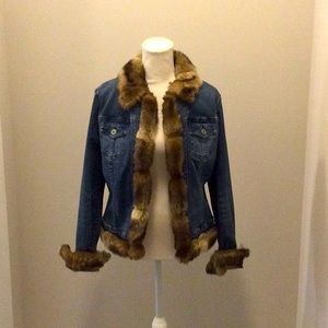 Jean jacket with faux fur